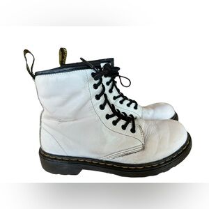 Vintage Dr. Martens Women White Combat Boots Lace Up Size 5 Scuffed B6